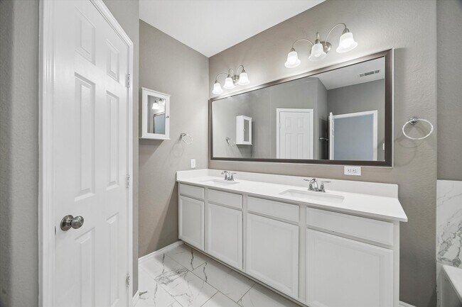 Building Photo - 8612 Cedardale Park Dr