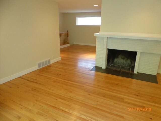 Building Photo - Remodeled 4 Bed 2 Bath Home Near Downtown ...