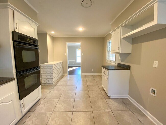 Building Photo - Large 3 bedroom 2 bath home in Whitehaven recently renovated