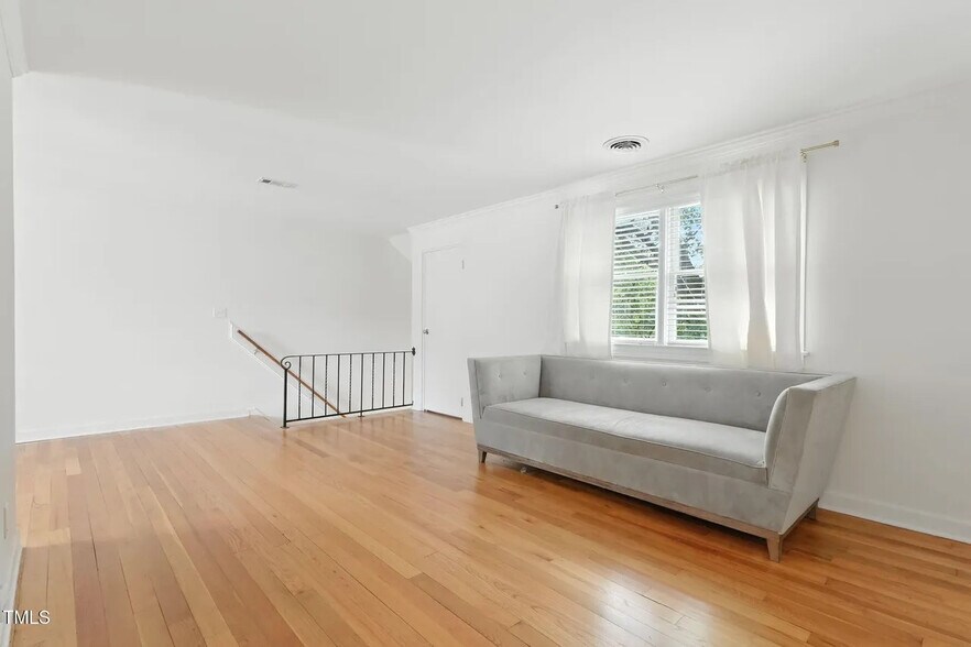 Building Photo - Room in Condo on Smallwood Dr