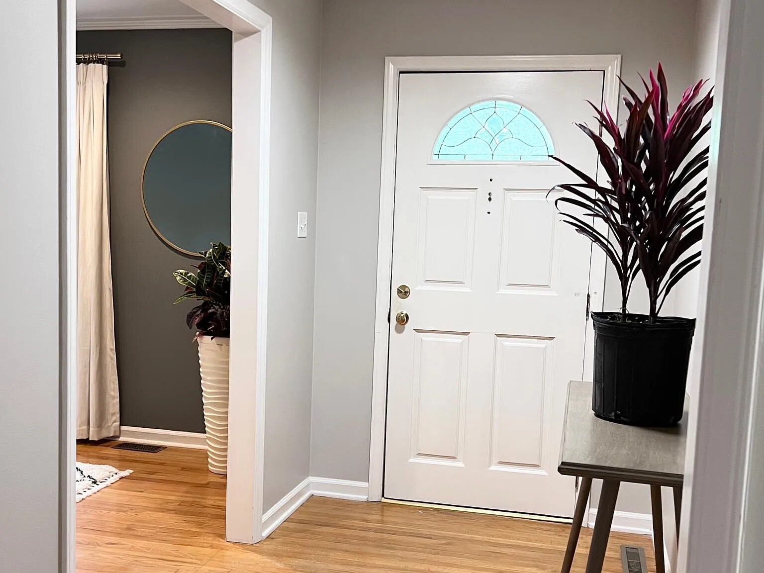 Entrance/front door - 5005 N Hills Dr
