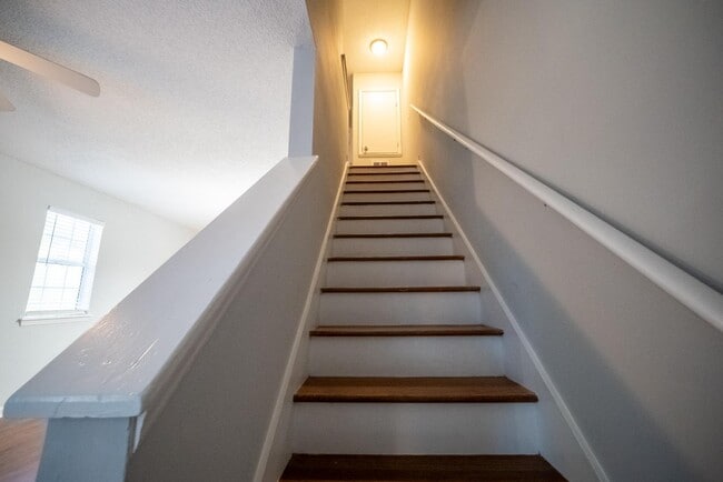 Building Photo - 944 Bonham Ave