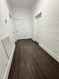 Building Photo - 3 Bedroom 2 Bath with Oversized Yard!