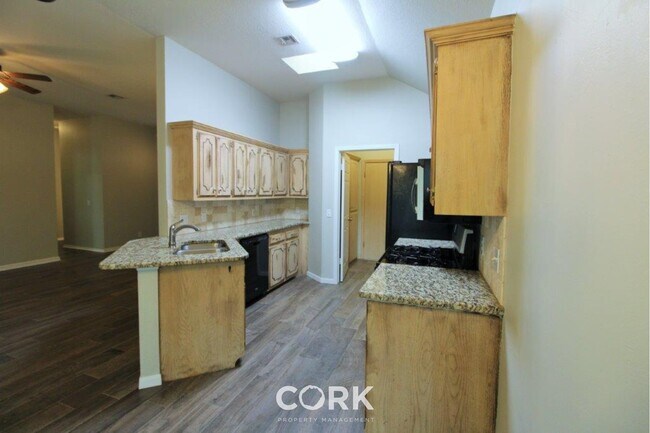 Building Photo - 927 Castle Rd