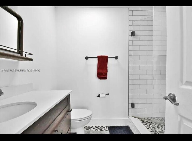 Building Photo - 985 NE 33rd Terrace