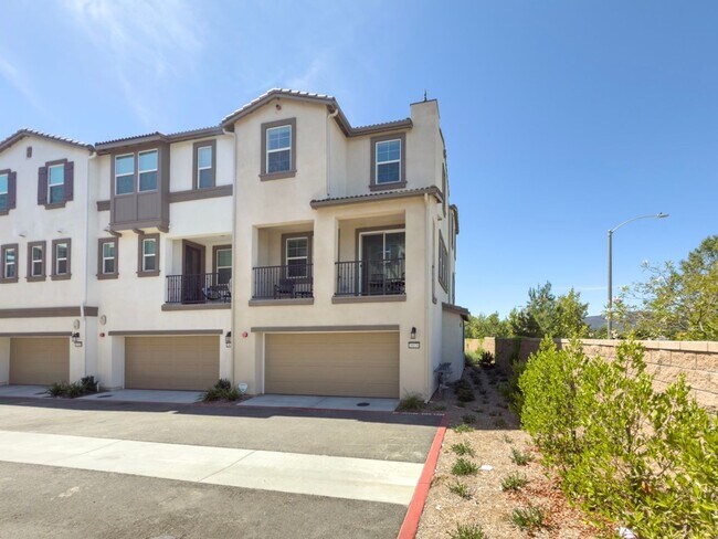 Building Photo - ~ AVAILABLE NOW ~ New Construction Home for Rent in the NEW Heirloom Farms Community in Temecula!