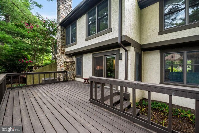 Building Photo - 409 Millhouse Pond