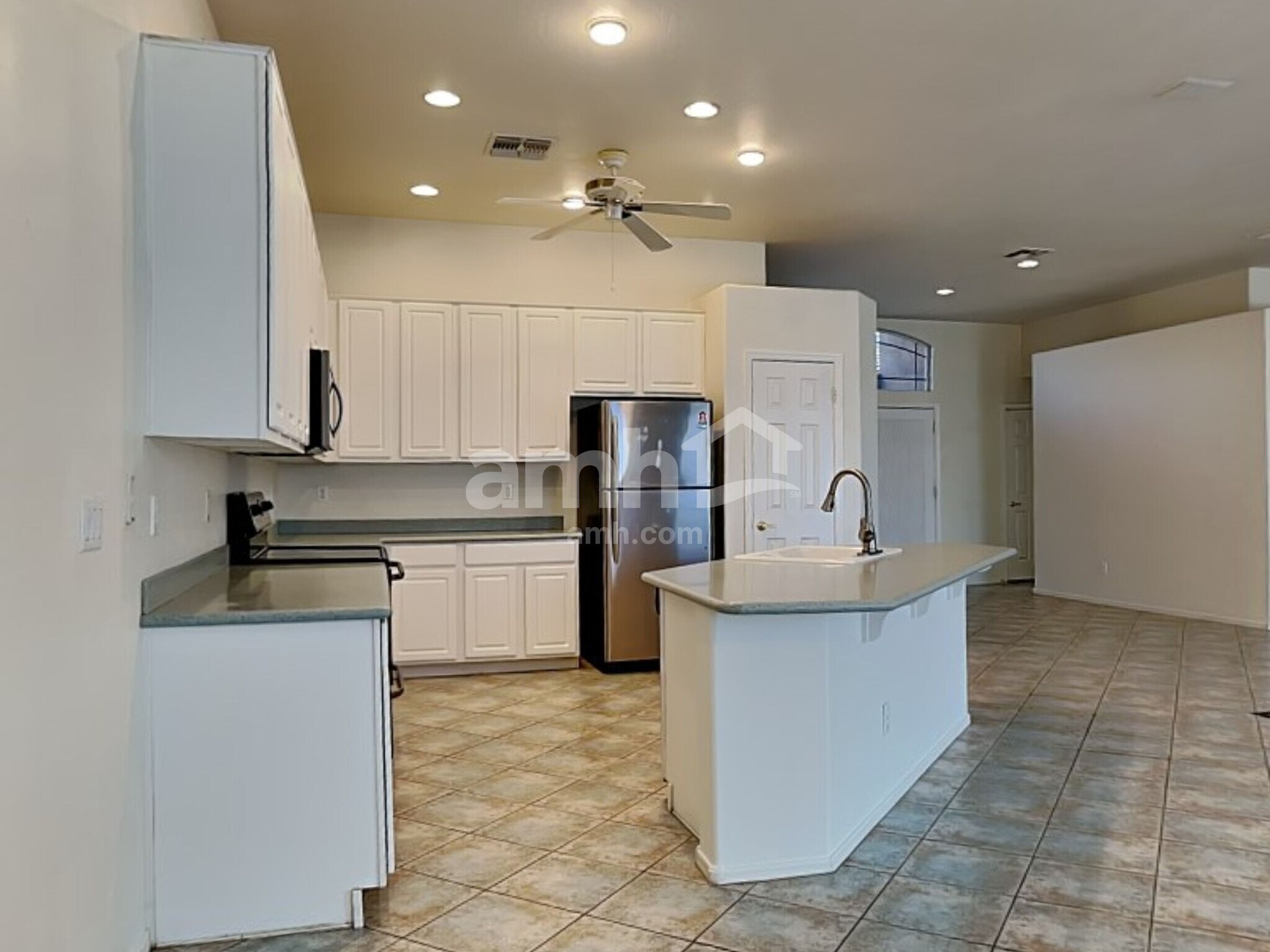 Building Photo - 8027 W Clara Ln