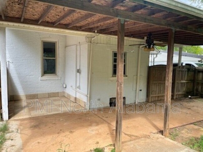 Building Photo - 1310 9th Ave SE