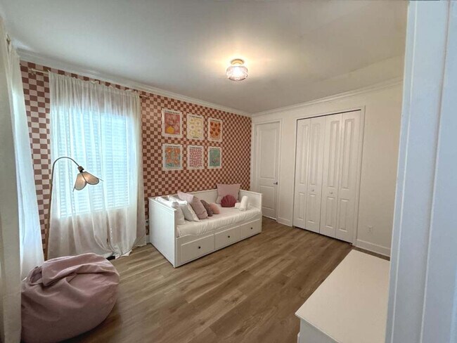 Building Photo - 1509 Fairview Cir