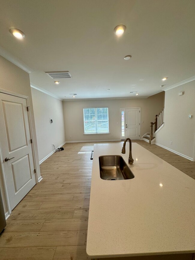 Building Photo - 3BR/2.5B Townhouse in Pringle Towne