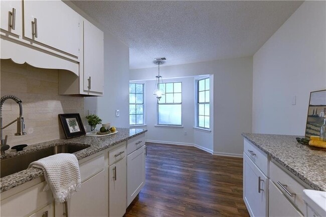 Building Photo - 1697 Cedar Bluff Way