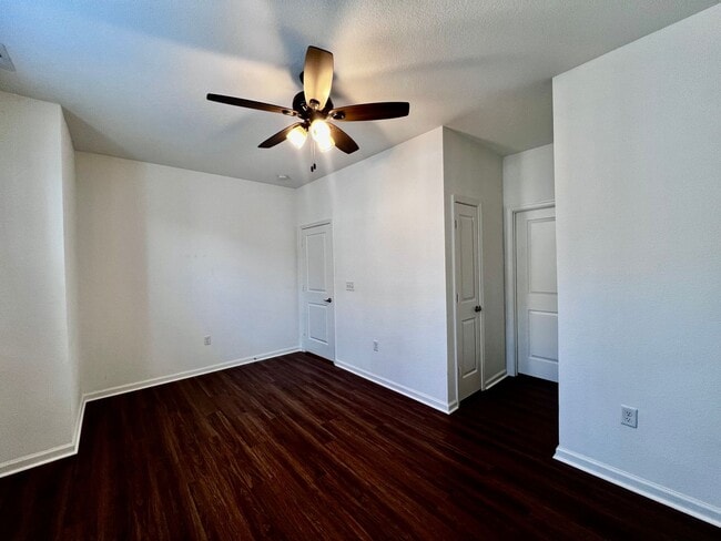 Building Photo - Luxurious 2-Bed Home with Gourmet Kitchen ...