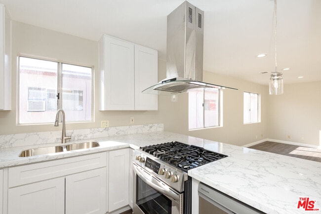 Building Photo - 1522 N Harvard Blvd