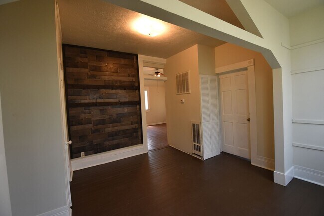 Building Photo - Affordable Two Bedroom Home in Greenfield