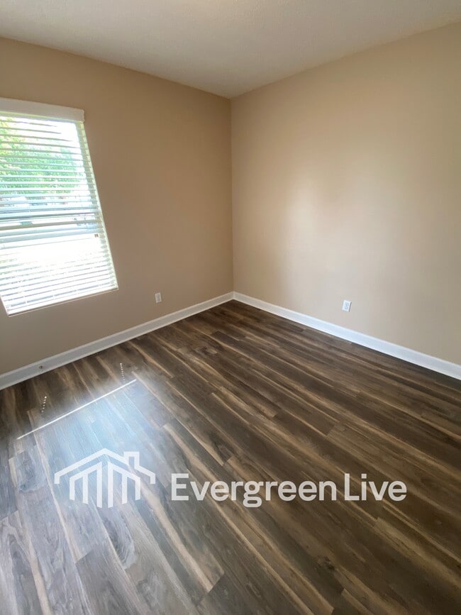 Building Photo - 76 Skystone Ct