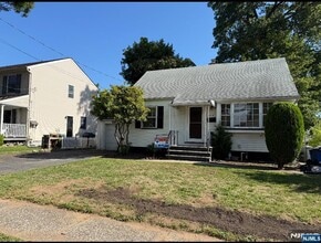 Building Photo - 33-14 Norwood Dr