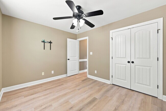 Building Photo - 2517 Sawgrass Dr
