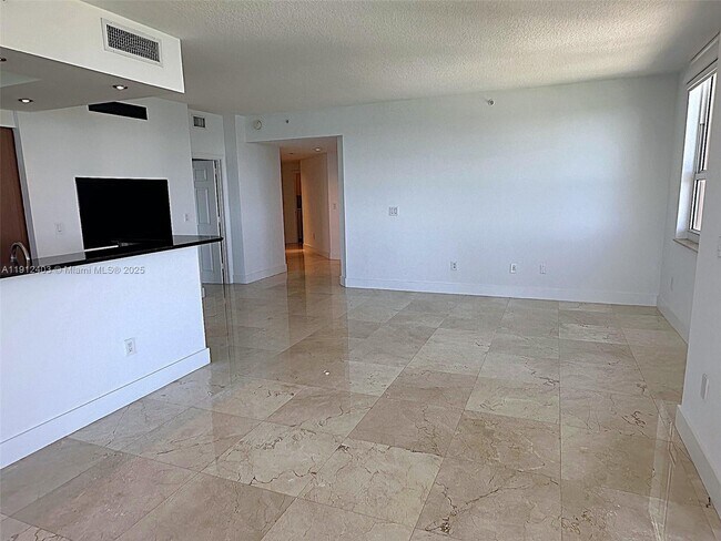 Building Photo - 2080 S Ocean Dr