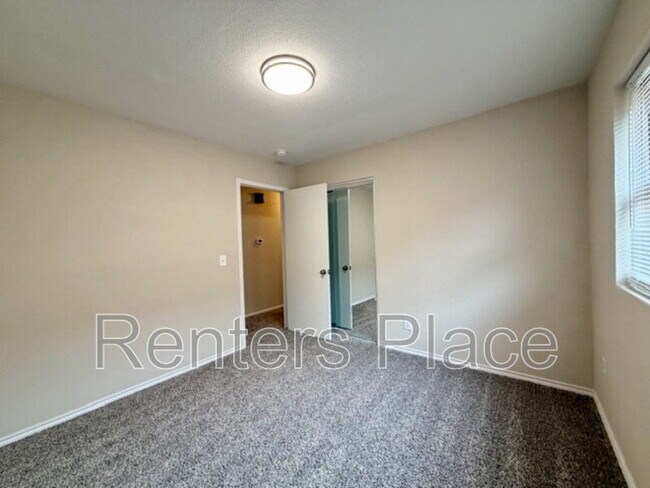 Building Photo - 5312 S Yorktown Ave