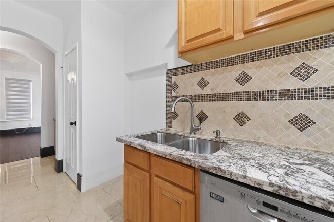 Building Photo - 1311 Rene Ct