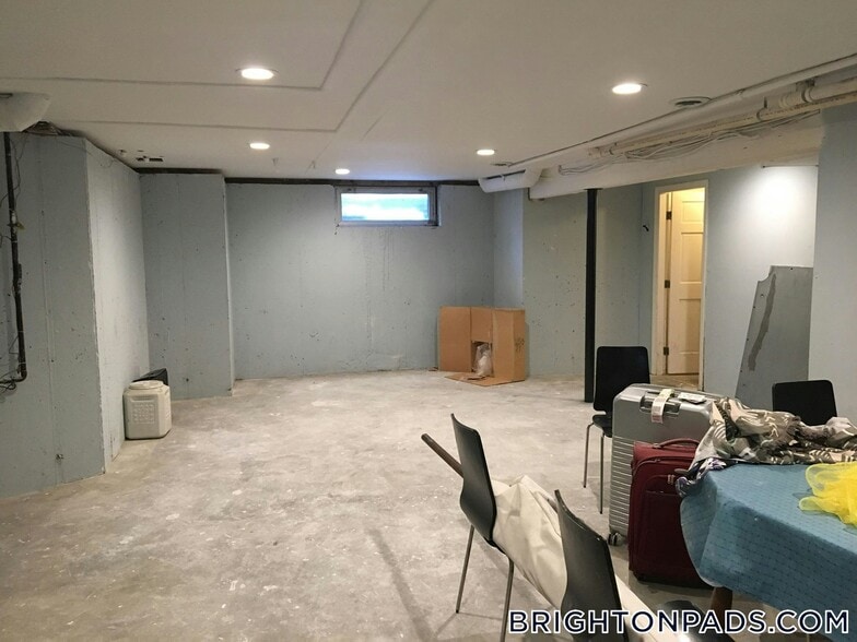 Building Photo - 5 Etna St