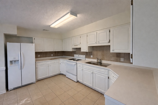 Building Photo - 37 3rd St