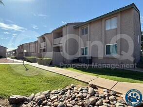 Building Photo - 623 W Guadalupe Rd