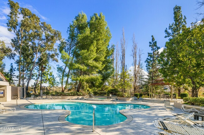 Building Photo - 501 Via Colinas