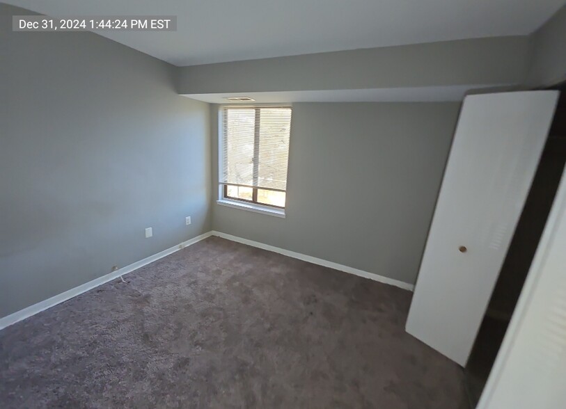 Building Photo - 9633 Whiteacre Rd