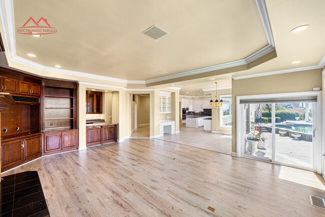 Building Photo - 5662 Country Club Pkwy