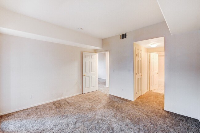Building Photo - Beautifully Designed 2 Bedroom Condo in North Summerlin!