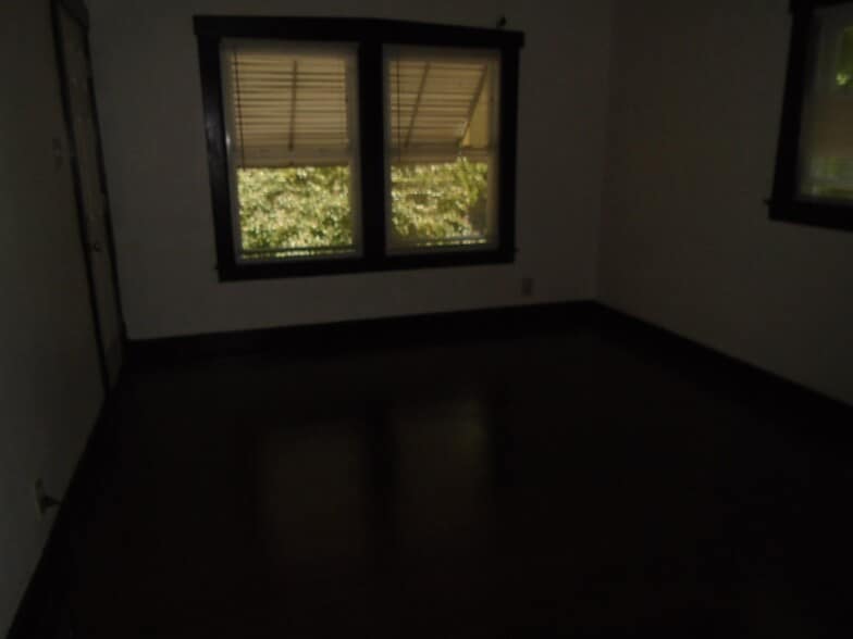 Building Photo - 100 N 33rd St