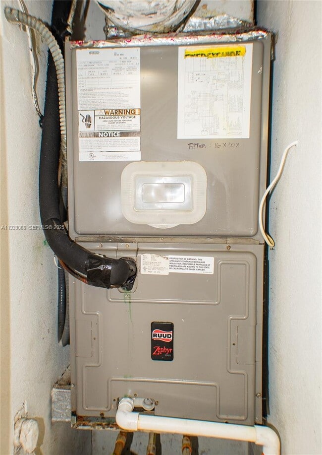 Building Photo - 67 NE 12th Ave