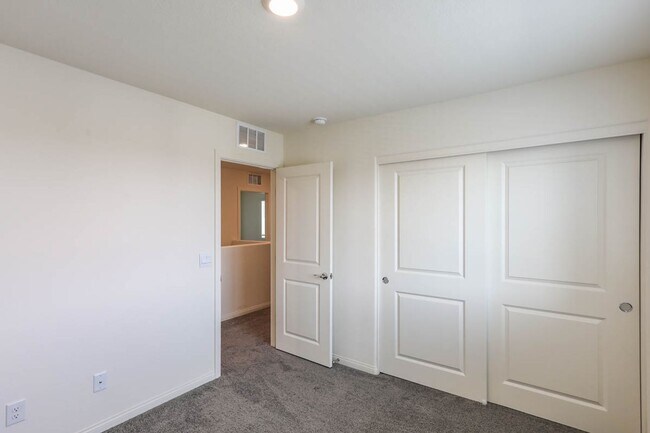 Building Photo - 4 Bed, 2.5 Bath Home In A Gated Community ...