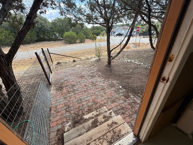 Building Photo - NEW ON MARKET