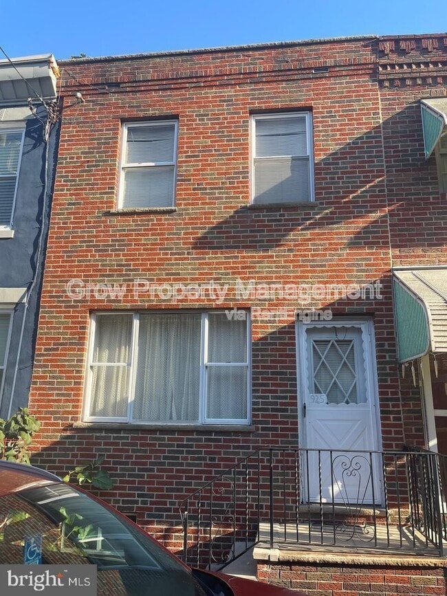 Primary Photo - 925 Watkins St