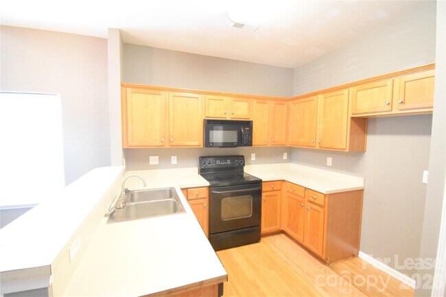 Building Photo - 2849 Summergrove Ct
