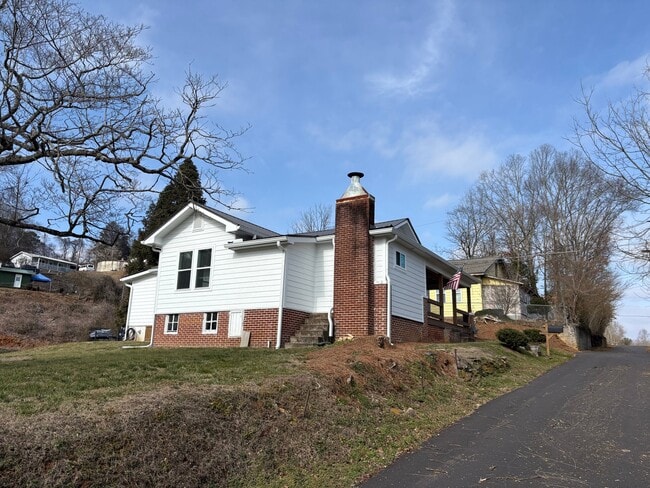 Building Photo - 160 Seminary Cir