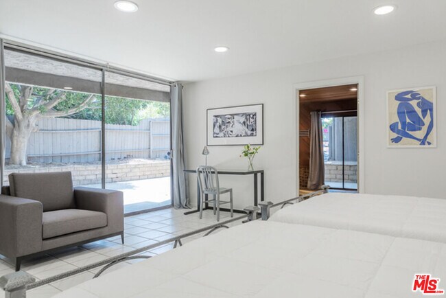 Building Photo - 110 N Barrington Ave