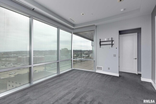 Building Photo - 1 Montgomery Dr