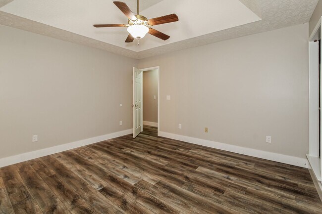 Building Photo - 95 Oakwood Dr