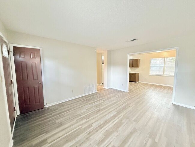 Building Photo - 4930 La Ceiba Dr