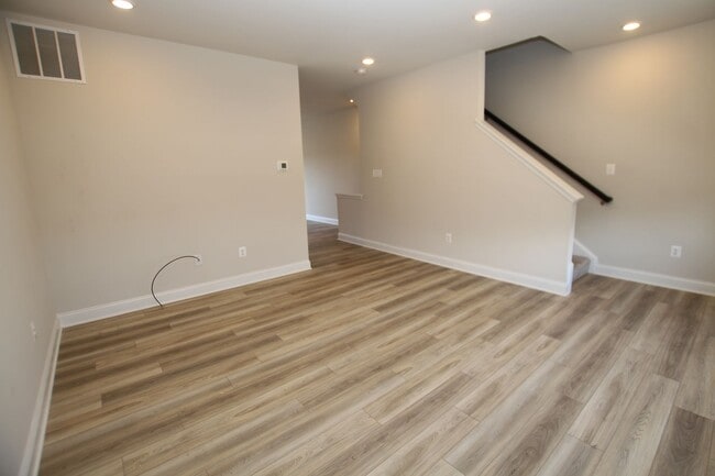Building Photo - Plantation Lakes a golf community with numerous amenities for residents to enjoy.