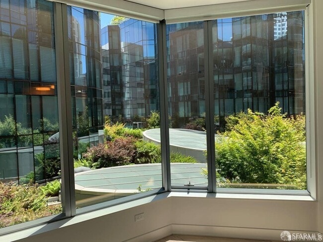 Building Photo - 318 Main St