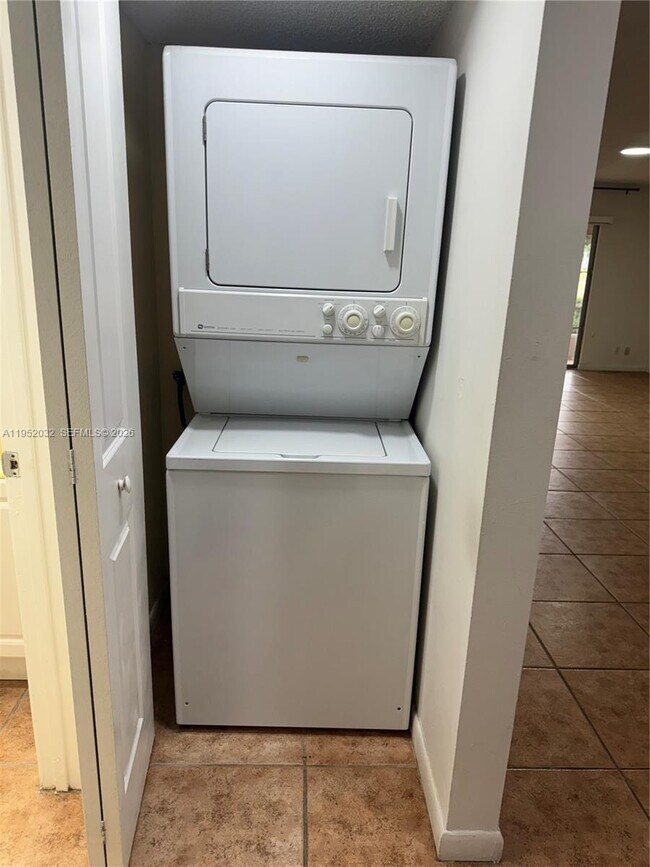 Building Photo - 100 SW 130th Terrace