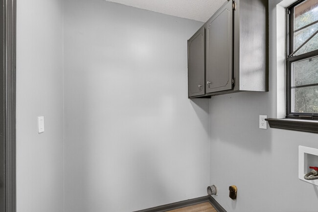 Building Photo - 314 Nottingham Way