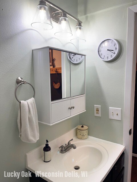 Bathroom 2 - 7 Oak Trl