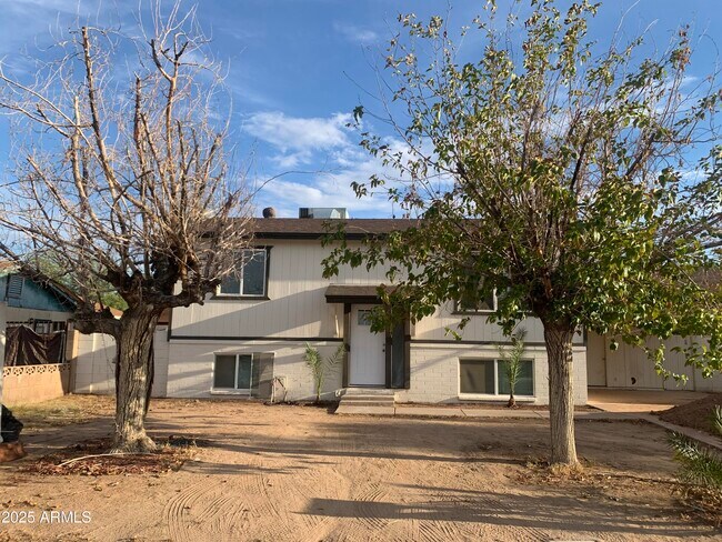 Primary Photo - 4525 E Alta Vista Rd