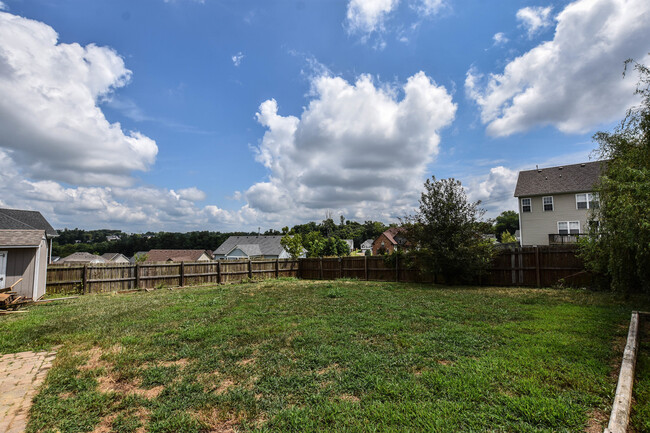 Building Photo - Pet Friendly Four Bedroom with Bonus!